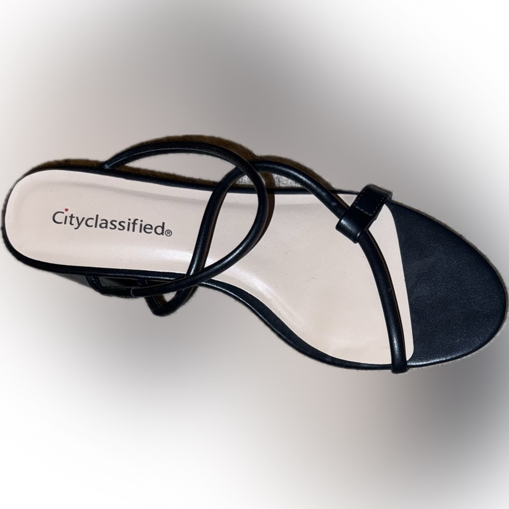 Women’s black sandal heel shoe brand new never worn